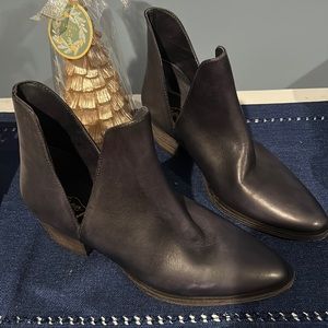 Free People booties-New without box size 38(size 7) Dark Navy